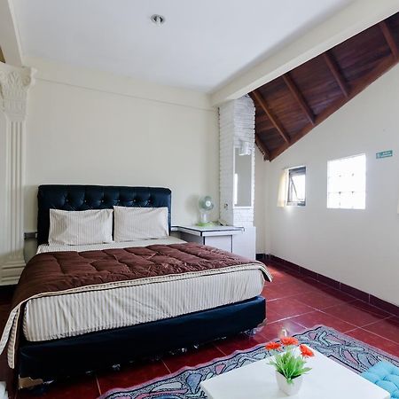Pele Guesthouse Bandung Eksteriør billede