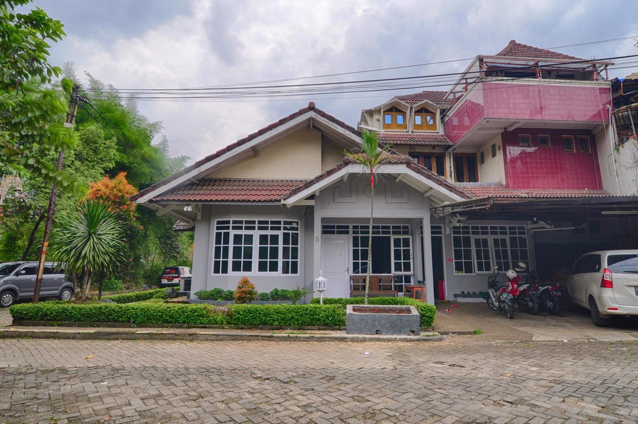 Pele Guesthouse Bandung Eksteriør billede