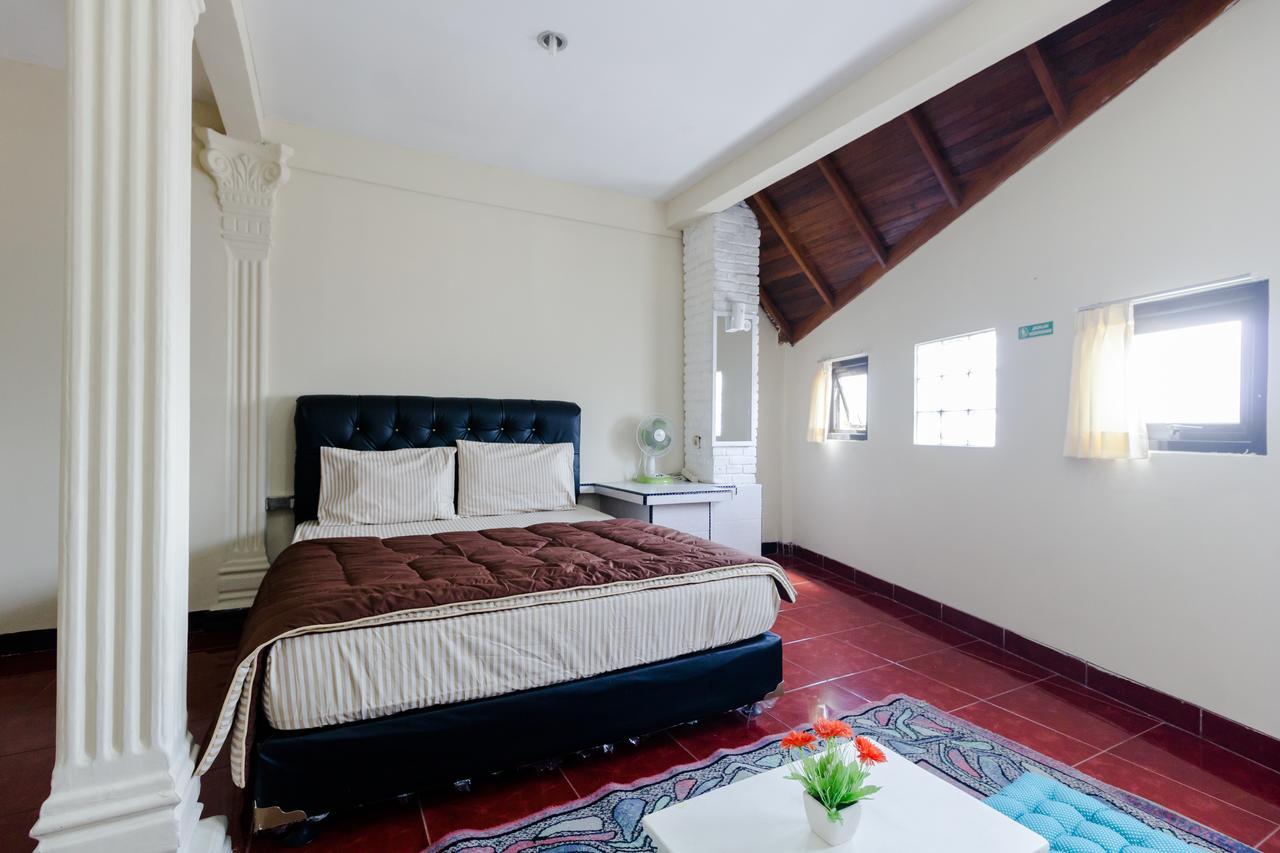 Pele Guesthouse Bandung Eksteriør billede