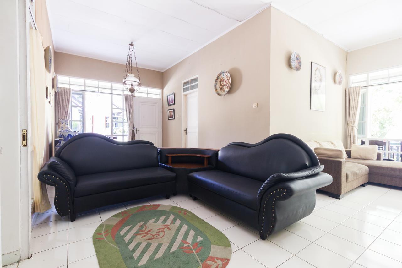 Pele Guesthouse Bandung Eksteriør billede