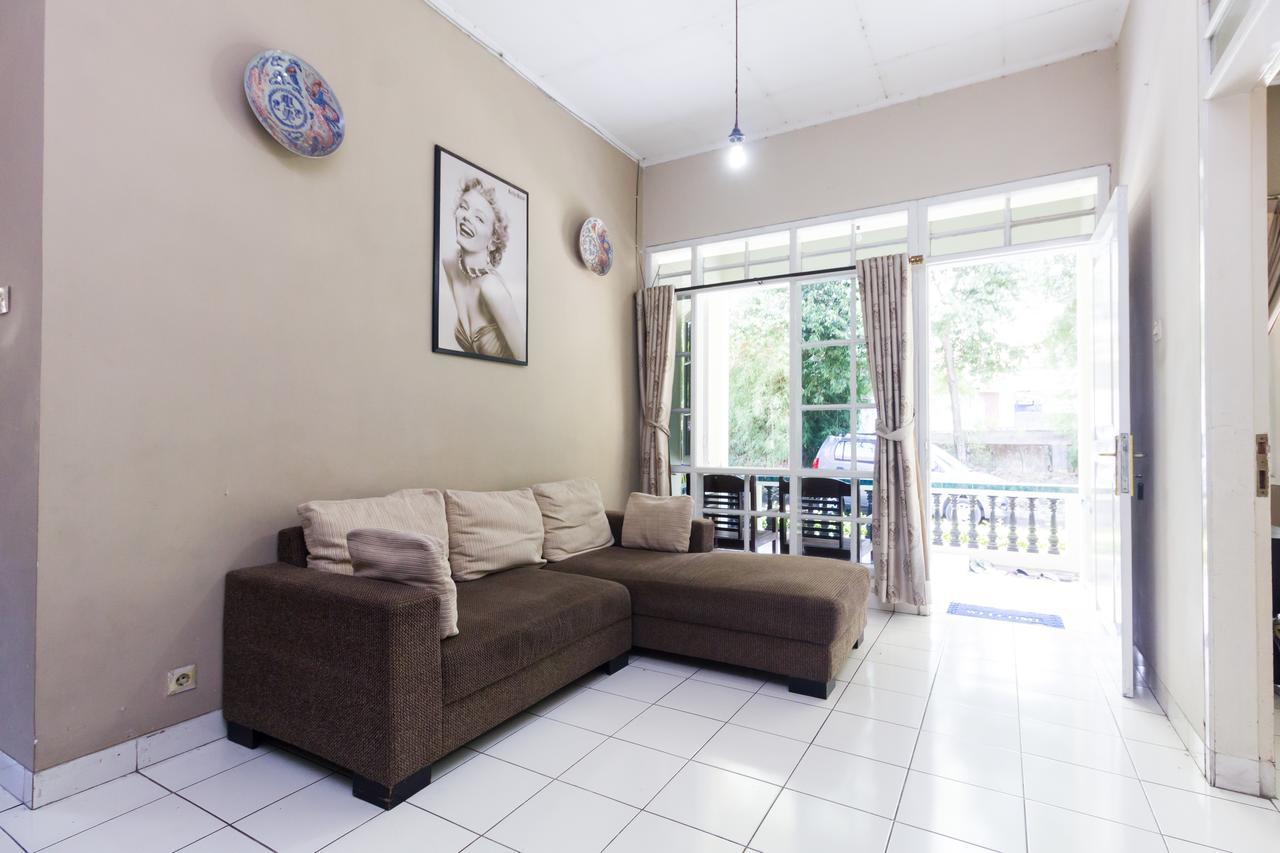 Pele Guesthouse Bandung Eksteriør billede