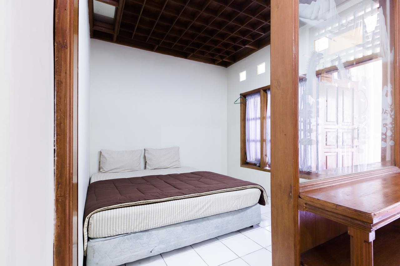 Pele Guesthouse Bandung Eksteriør billede