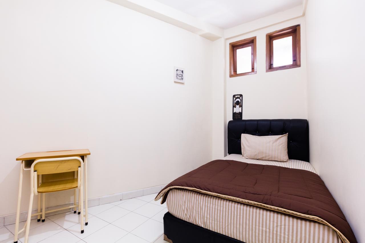 Pele Guesthouse Bandung Eksteriør billede