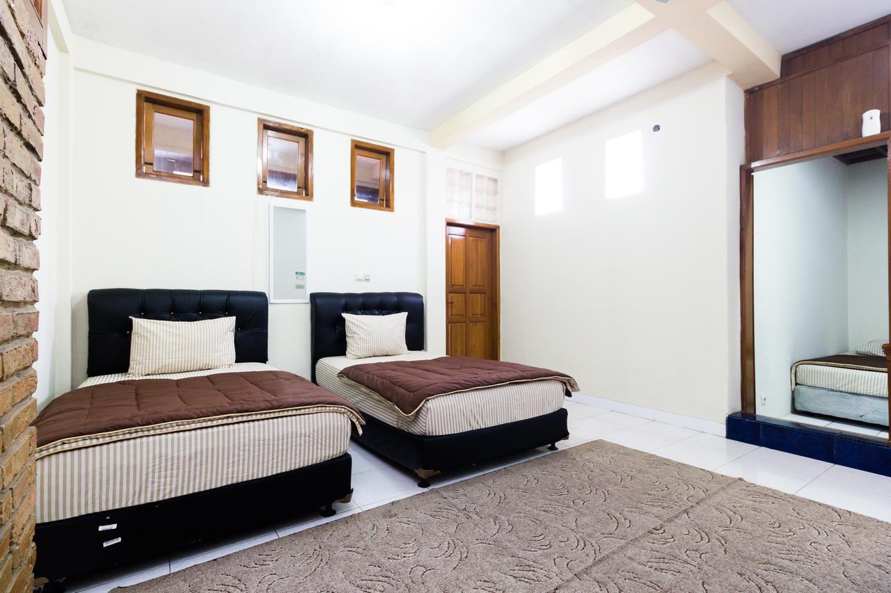Pele Guesthouse Bandung Eksteriør billede